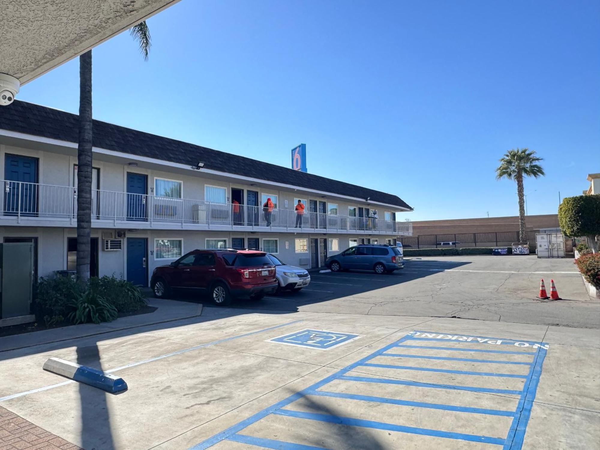 6 Airport Hotel