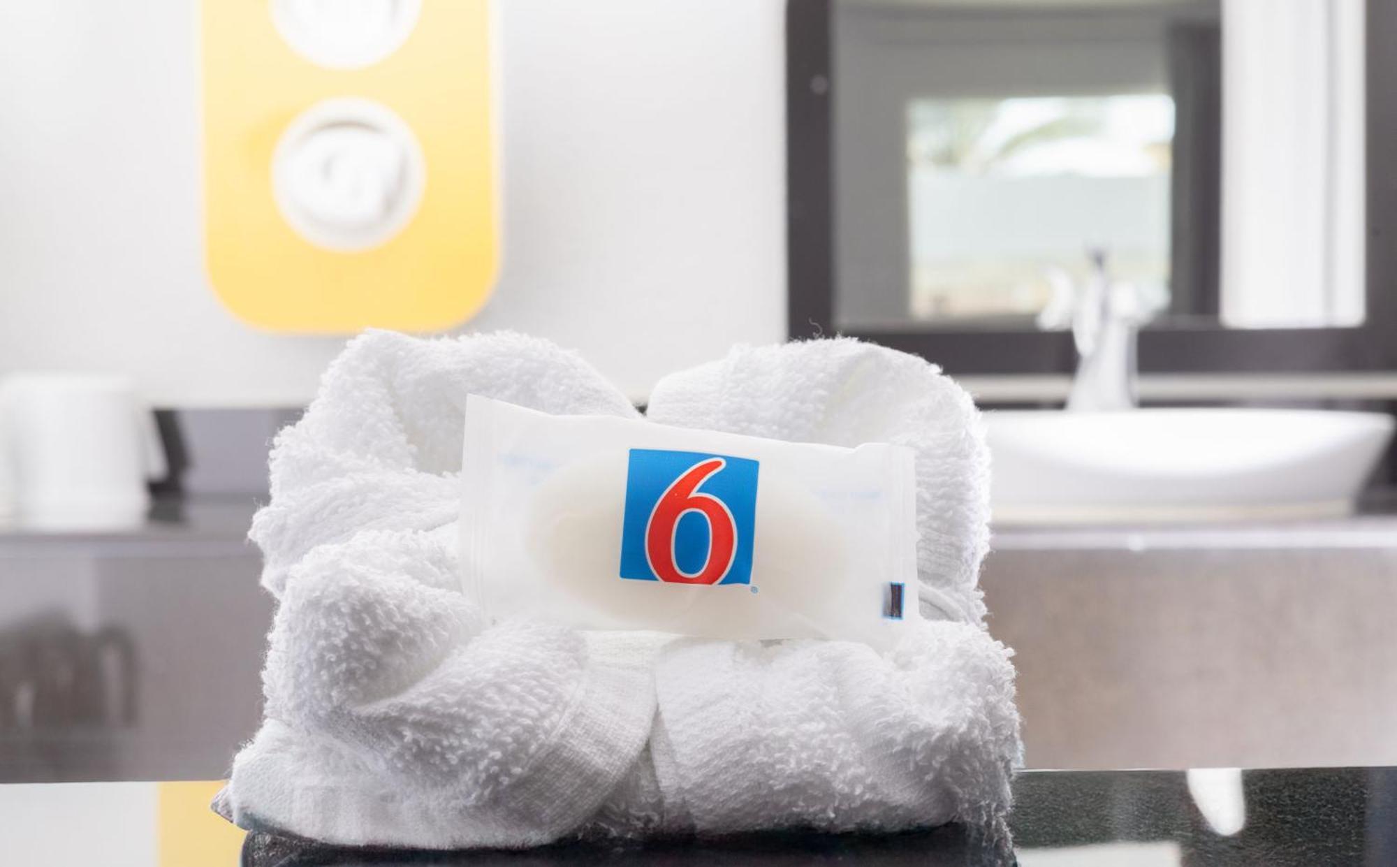 6 Airport Hotel 2*