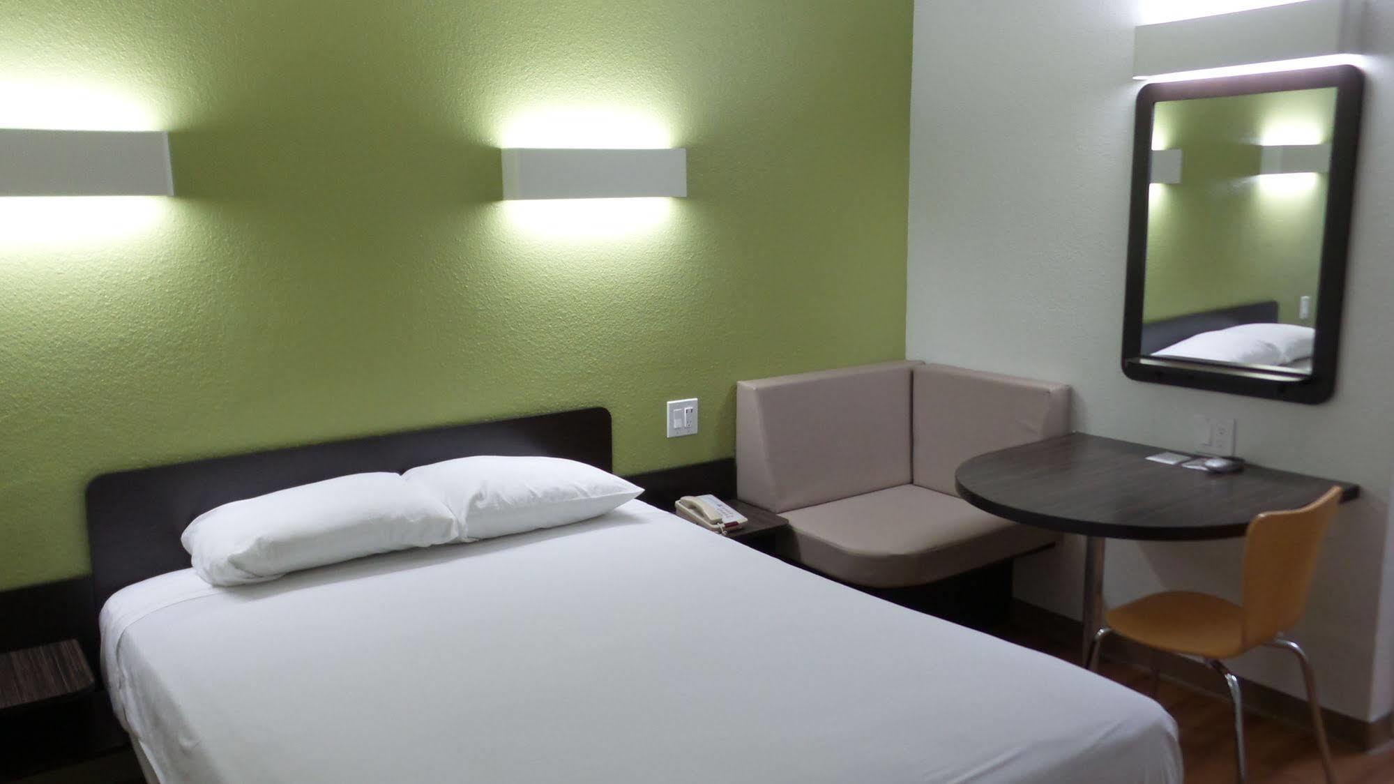 Hotel 6 Airport