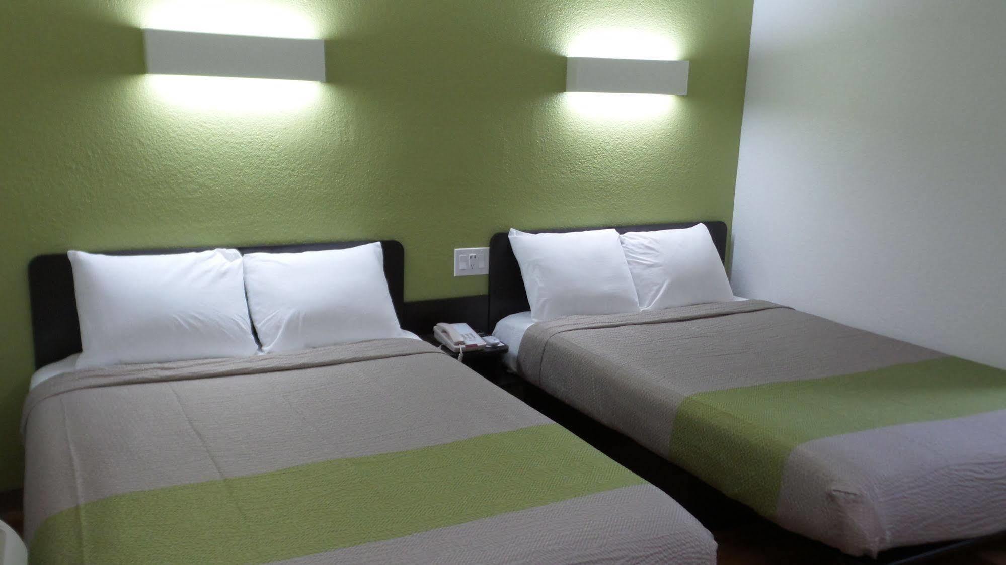 6 Airport Hotel