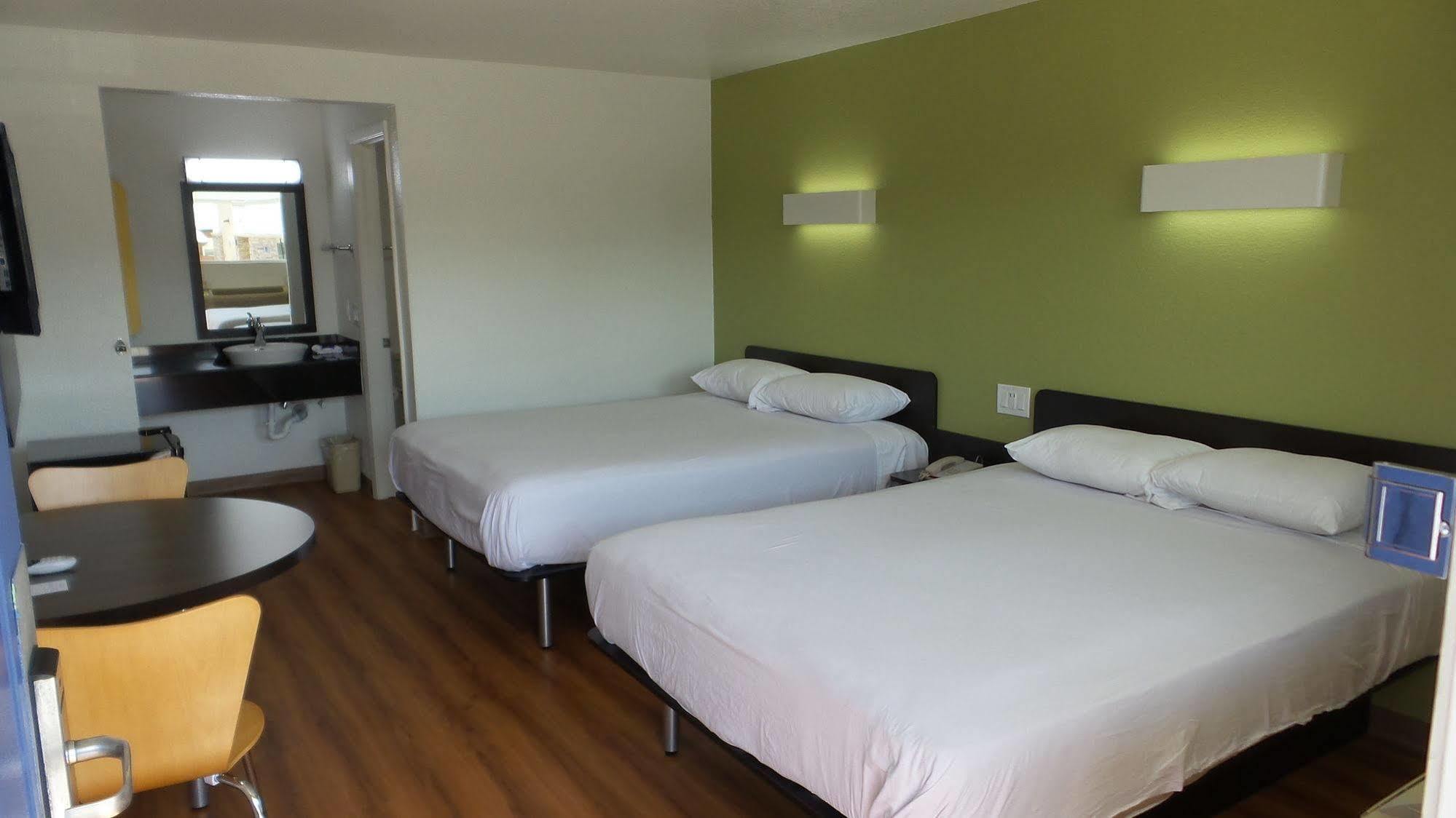 6 Airport Hotel
